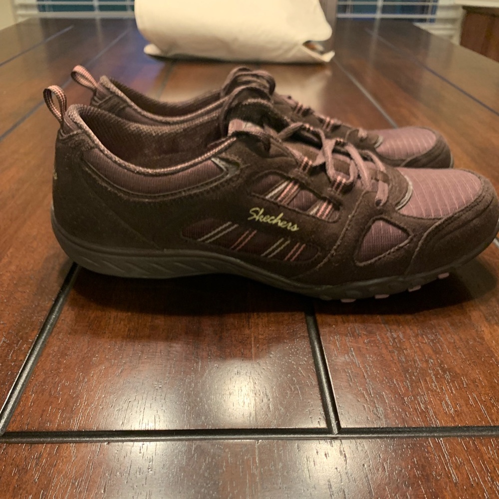 Skechers brown tennis shoes